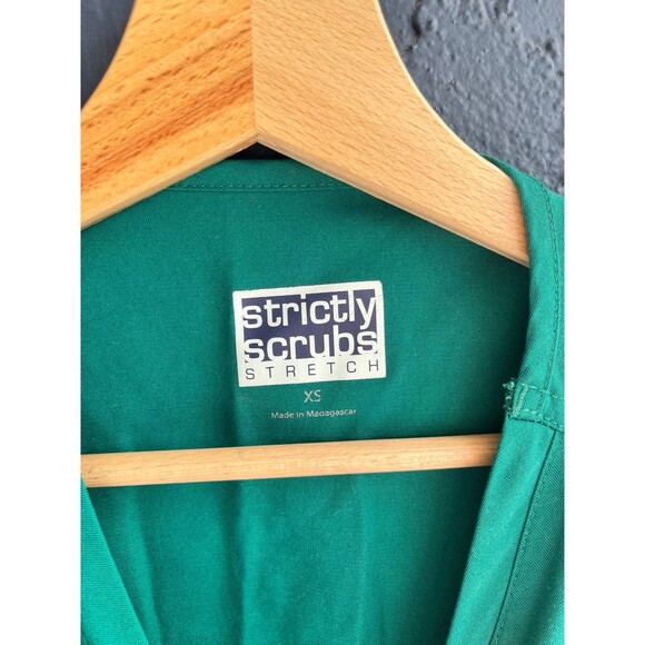emerald green scrub top - Picture 3 of 4